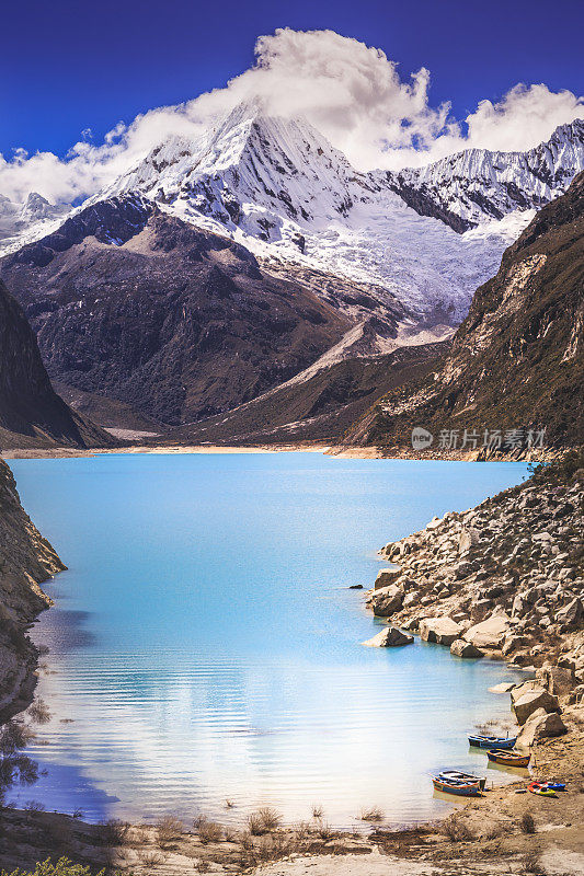 拉古纳帕隆(Paron lagoon)和斯诺佩带布兰卡的Cordillera——斯卡米什，秘鲁安第斯山脉